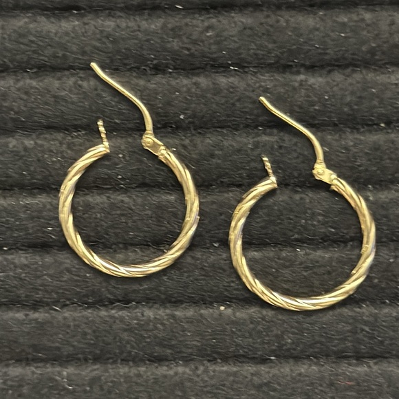 18K Saudi Gold Hoops Earrings - Picture 4 of 4